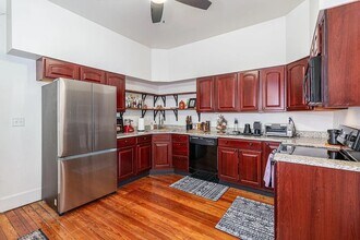 251 W 8th St, Unit 2 in Covington, KY - Foto de edificio - Building Photo