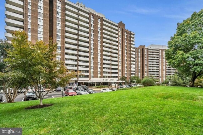 property at 250 S Reynolds St