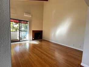 4542 Coldwater Canyon Ave, Unit 8B in Studio City, CA - Building Photo - Building Photo