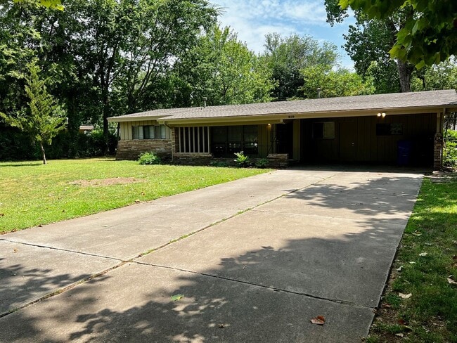 818 W Timberdell Rd in Norman, OK - Building Photo - Building Photo
