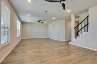 5450 Ridgeway Dr in Haltom City, TX - Foto de edificio - Building Photo