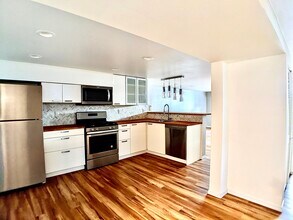 5404 NE 54th Ave, Unit B in Portland, OR - Building Photo - Building Photo