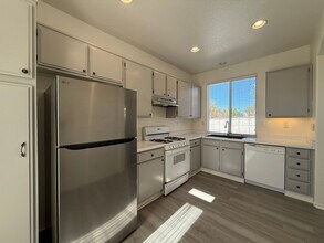 8321 Gold Coast Dr in San Diego, CA - Building Photo - Building Photo