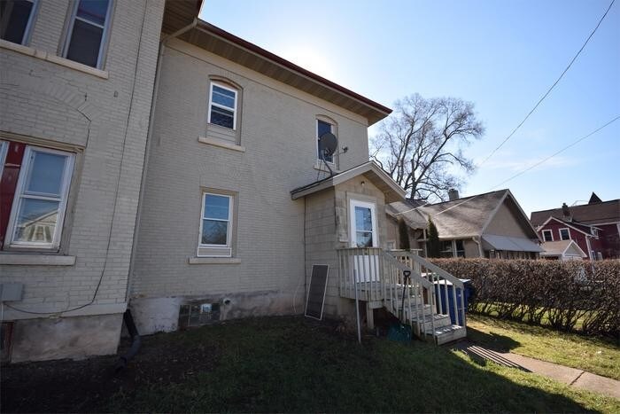 89 Milwaukee St in Menasha, WI - Building Photo