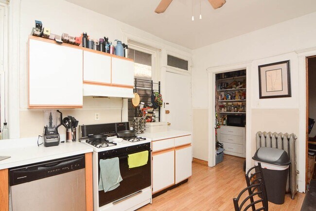 1150 W Waveland Ave, Unit 2W in Chicago, IL - Building Photo - Building Photo