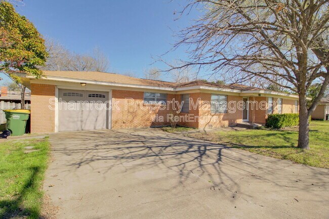 315 Estates Dr in Woodway, TX - Building Photo - Building Photo