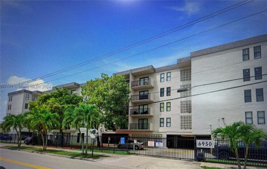 6950 W 6th Ave in Hialeah, FL - Building Photo