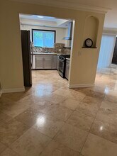 11370 W Sunset Blvd, Unit Unit B in Los Angeles, CA - Building Photo - Building Photo