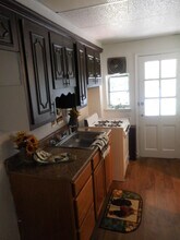 606 Washburn Ave photo'