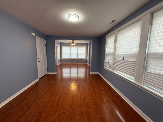 7958 S Kingston Ave in Chicago, IL - Building Photo - Building Photo