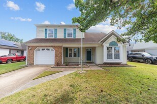 3217 Crocus Ln in Virginia Beach, VA - Building Photo
