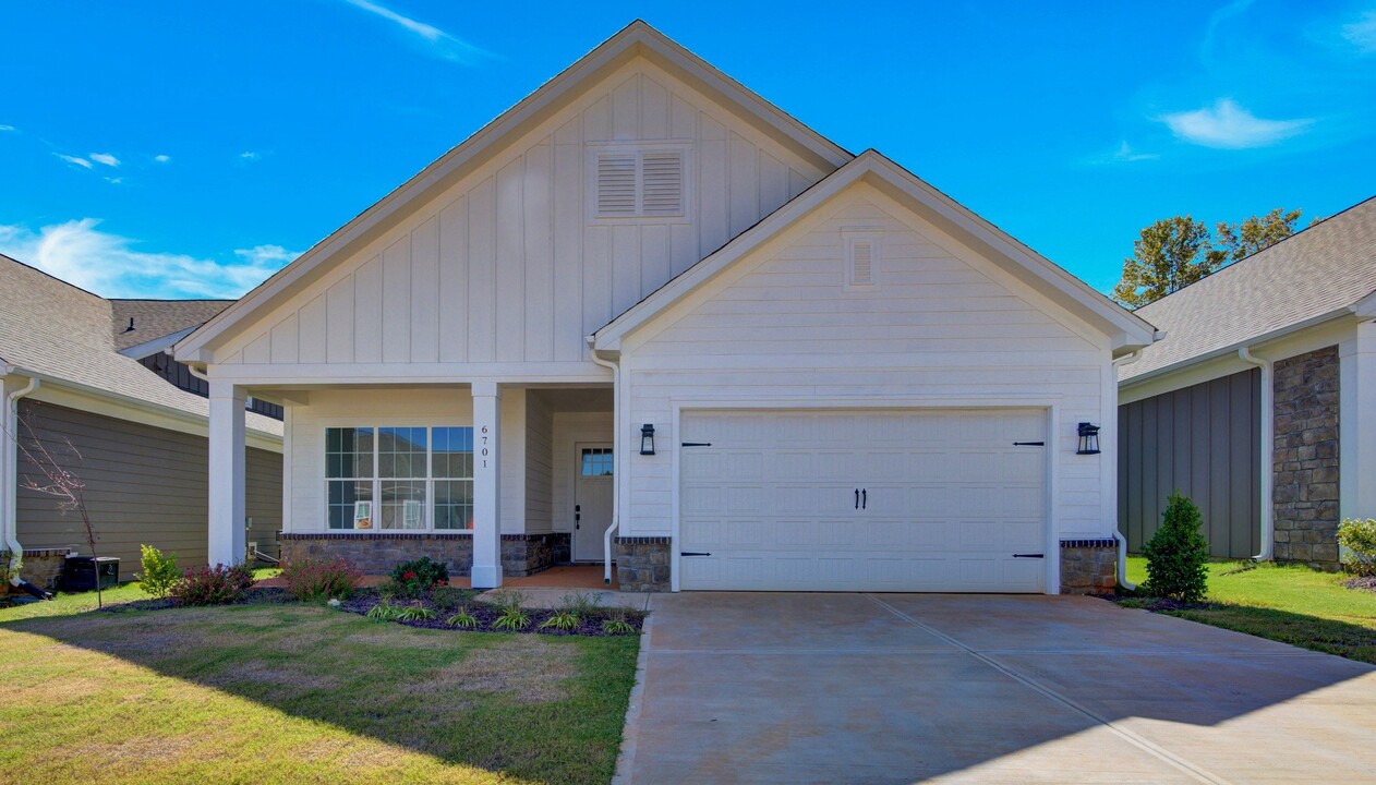 6701 Loebner Ct in Sherrills Ford, NC - Building Photo