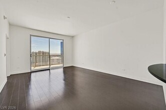 200 W Sahara Ave in Las Vegas, NV - Building Photo - Building Photo