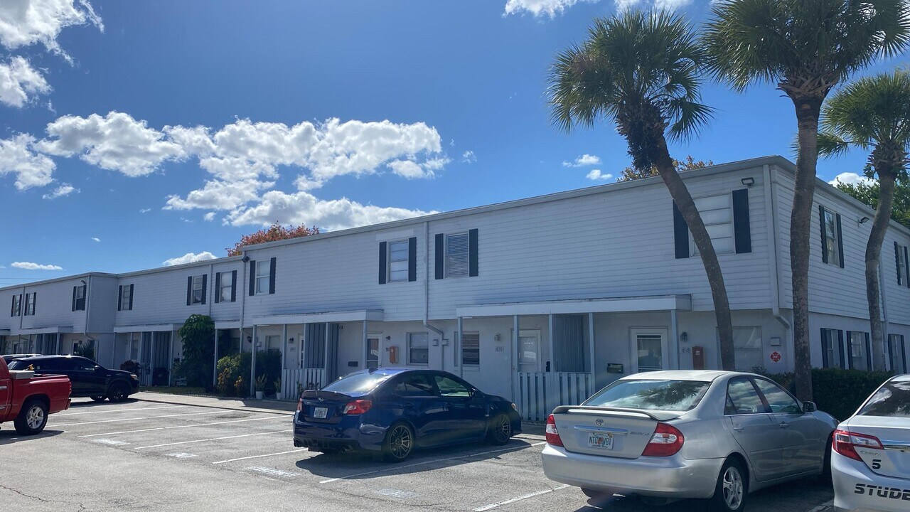 1820 Amberly Ave in Orlando, FL - Building Photo