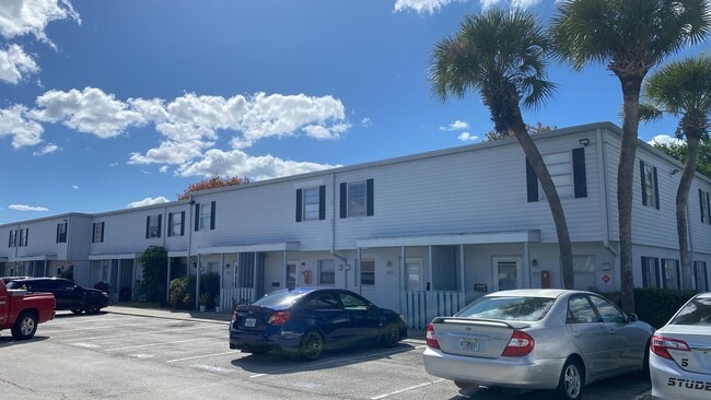 property at 1820 Amberly Ave