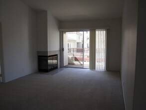 310 Isthmus Way in Oceanside, CA - Building Photo - Building Photo
