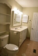 190 Lee's Ml Dr in Newport News, VA - Building Photo - Building Photo