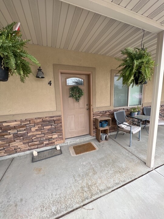 1720 E Main St in Tremonton, UT - Building Photo