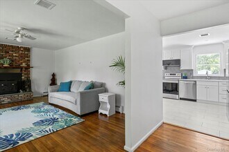 64 Old Depot Rd in Quogue, NY - Building Photo - Building Photo