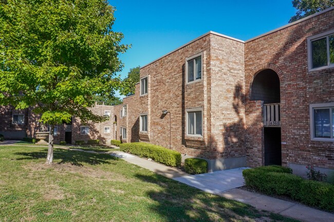 Life at Legacy Fountains in Kansas City, MO - Foto de edificio - Building Photo