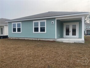 131 Shade Tree Dr in Richmond Hill, GA - Foto de edificio - Building Photo