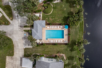 414 Laurel Lake Dr in Venice, FL - Foto de edificio - Building Photo