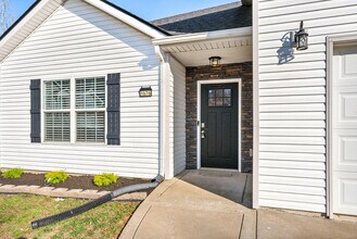 1676 Putnam Dr in Clarksville, TN - Building Photo - Building Photo