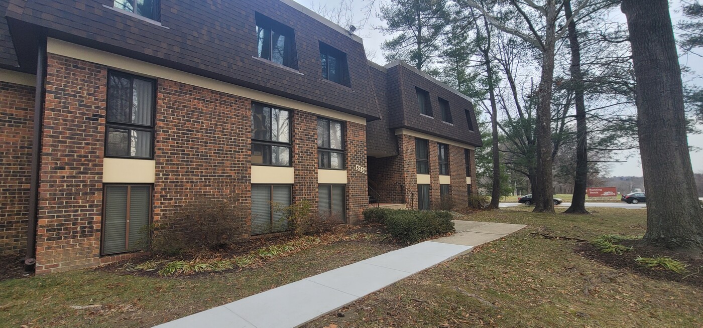 5239 W Running Brook Rd in Columbia, MD - Building Photo