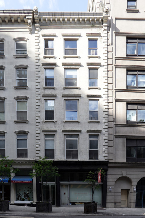 21 Warren St in New York, NY - Building Photo