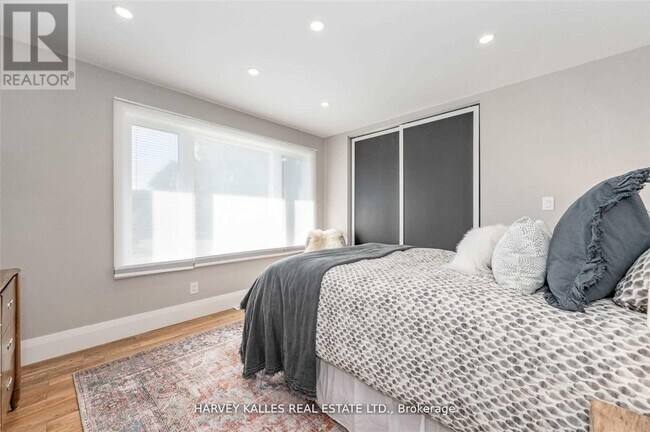 26 Leyton Ave in Toronto, ON - Building Photo - Building Photo