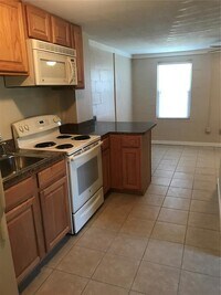 1562 N Tremain St photo'