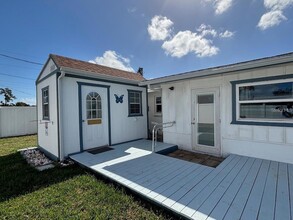 1790 Loralin Dr in Englewood, FL - Building Photo - Building Photo