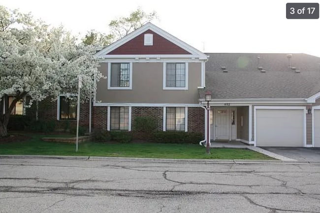 402 Pinetree Ln, Unit C2 in Schaumburg, IL - Building Photo - Building Photo