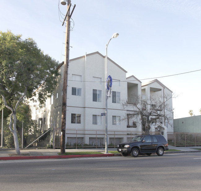 2730 W Temple St in Los Angeles, CA - Foto de edificio - Building Photo