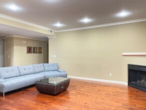625 S Berendo St, Unit 507 in Los Angeles, CA - Building Photo - Building Photo