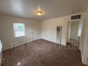 500 N K St in Dinuba, CA - Building Photo - Building Photo