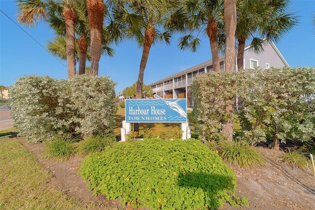 911 Harbour House Dr in Indian Rocks Beach, FL - Building Photo - Building Photo
