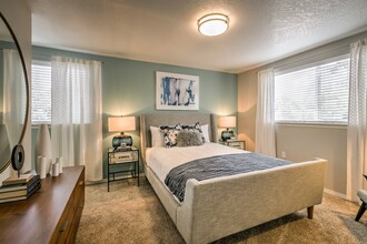 River Pointe Apartments in Garden City, ID - Foto de edificio - Building Photo