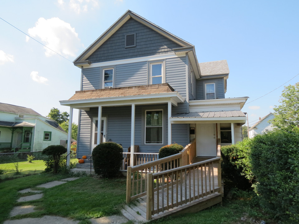 1102 S Main St in Meadville, PA - Building Photo