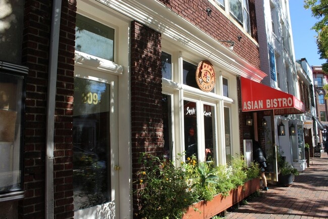 809-809-809-802 King St in Alexandria, VA - Building Photo - Building Photo