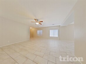 442 E Cheyenne Rd in San Tan Valley, AZ - Foto de edificio - Building Photo