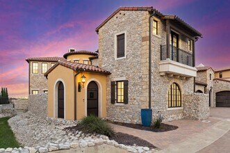 28 Comillas Dr in Westlake, TX - Foto de edificio - Building Photo