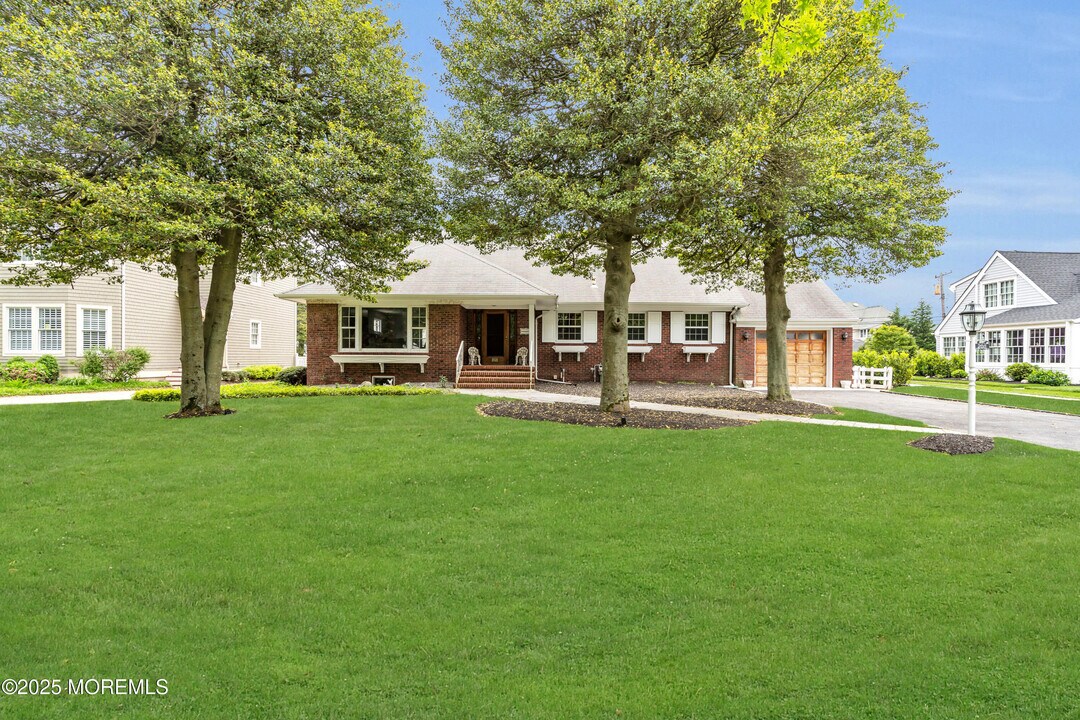 208 Trenton Blvd in Sea Girt, NJ - Building Photo