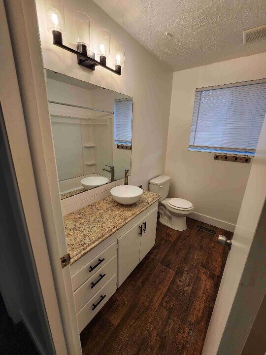 5390 S 2000 W-Unit -Apt A in Roy, UT - Building Photo