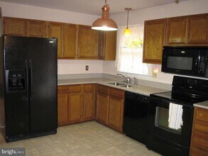 12429 Hisperia Rd in Lusby, MD - Foto de edificio - Building Photo