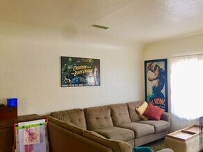 4646 51st St in San Diego, CA - Foto de edificio - Building Photo