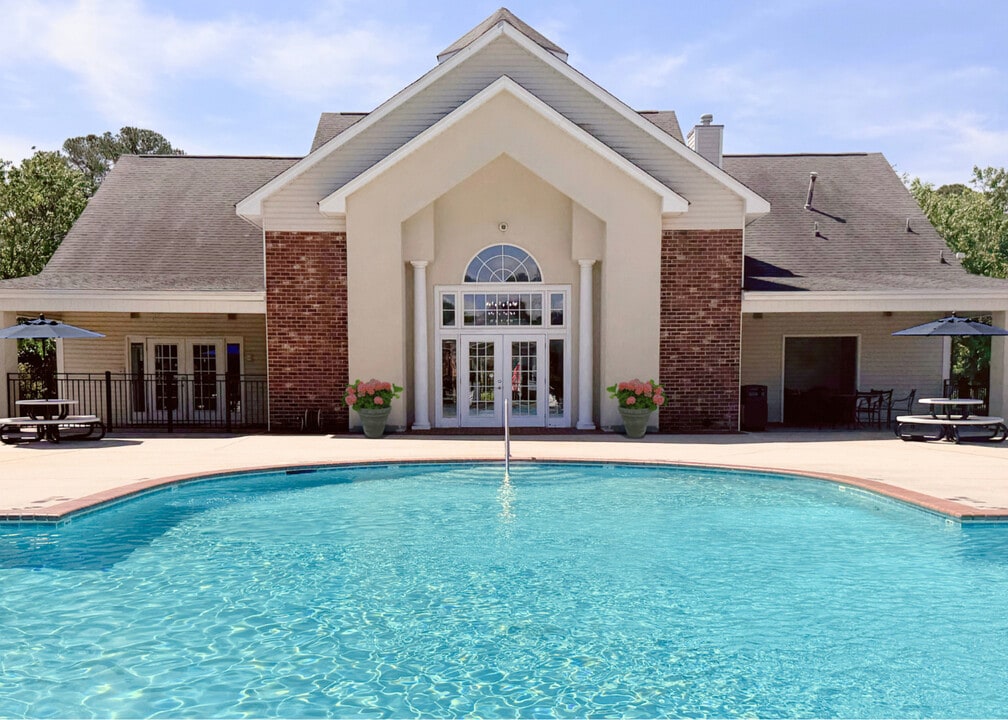 Regency Apartments in Fayetteville, NC - Building Photo