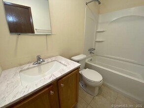 187 Scott Rd in Waterbury, CT - Building Photo - Building Photo
