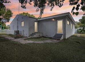 586 NW 48th St in Miami, FL - Building Photo - Building Photo