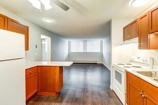 Edgerton Highlands in Maplewood, MN - Building Photo